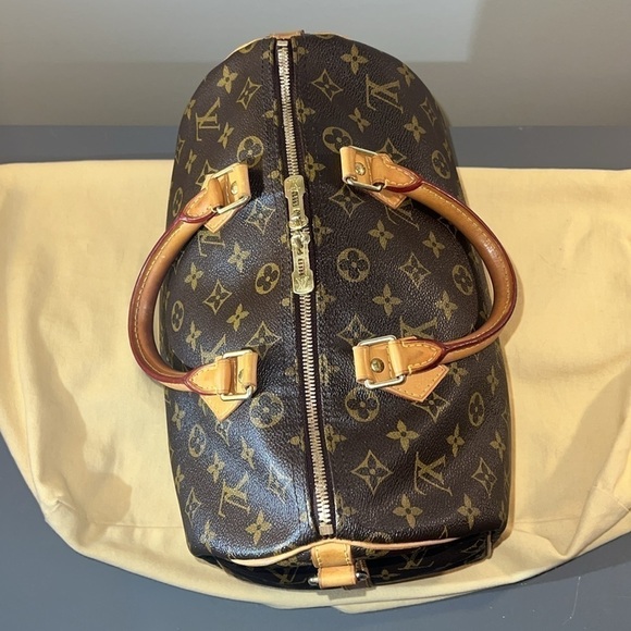 AUTHENTIC Louis Vuitton Speedy 30 Bandouliere in Monogram W RECEIPT $2300+ tax - Picture 6 of 17